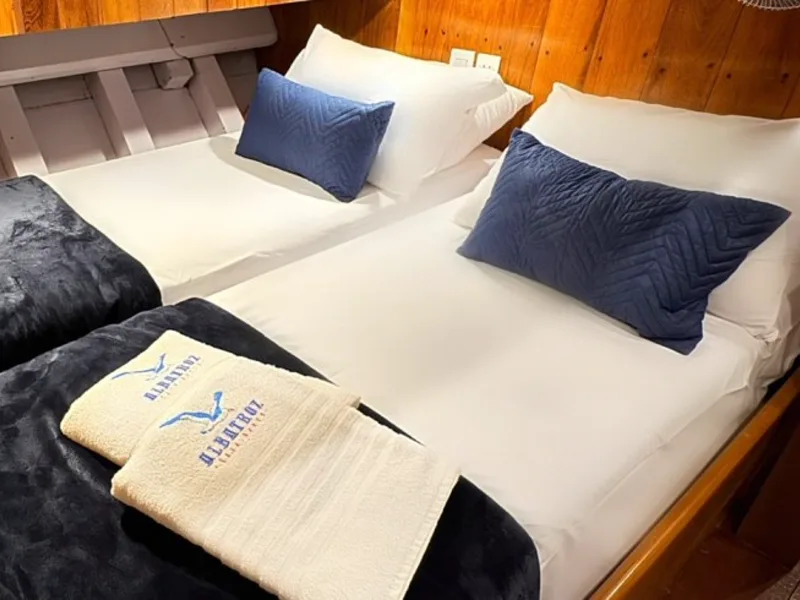Camarote Twin — acomodação a bordo do Albatroz no Réveillon, saindo de Paraty