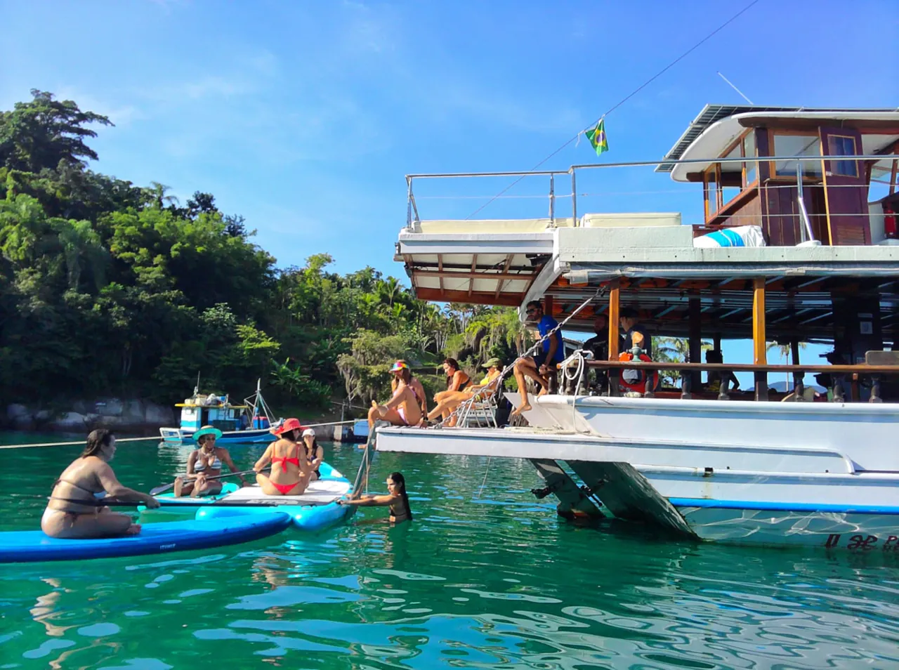 Momento a bordo de uma expedição do Albatroz pela Costa Verde — registro 15