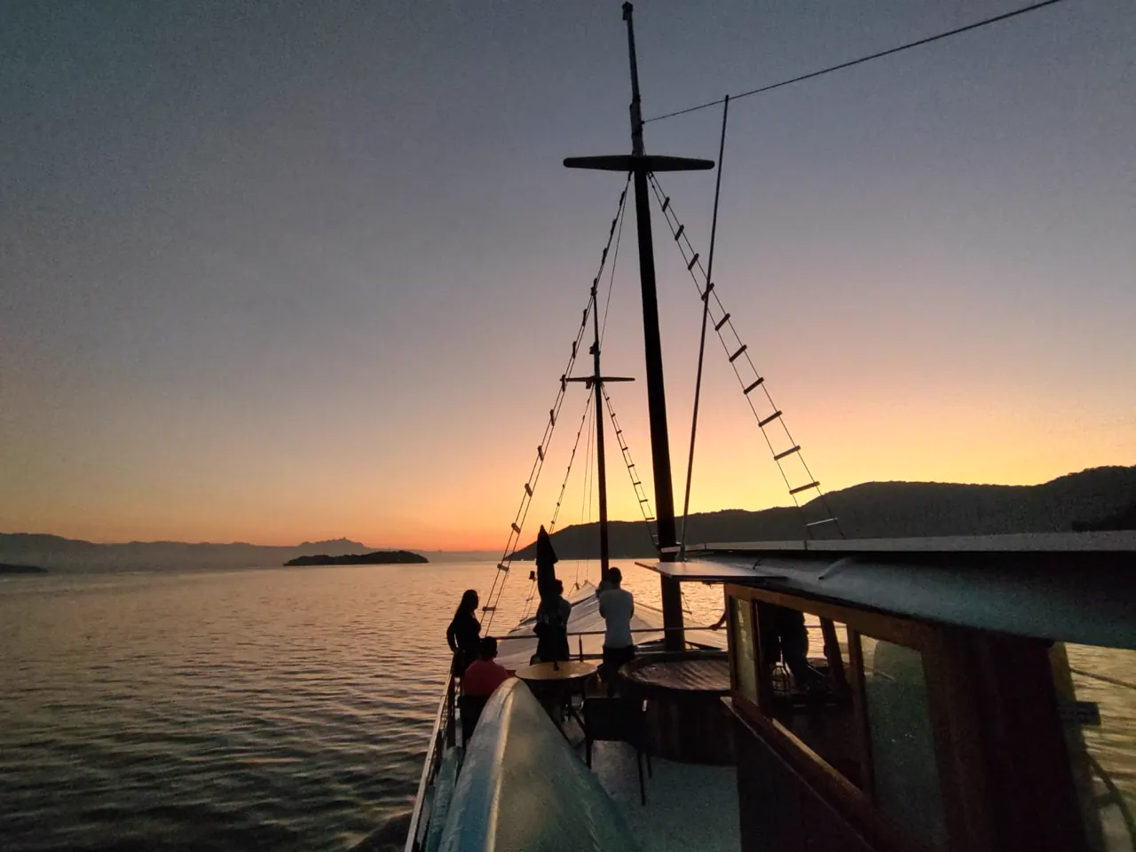 Momento a bordo de uma expedição do Albatroz pela Costa Verde — registro 17